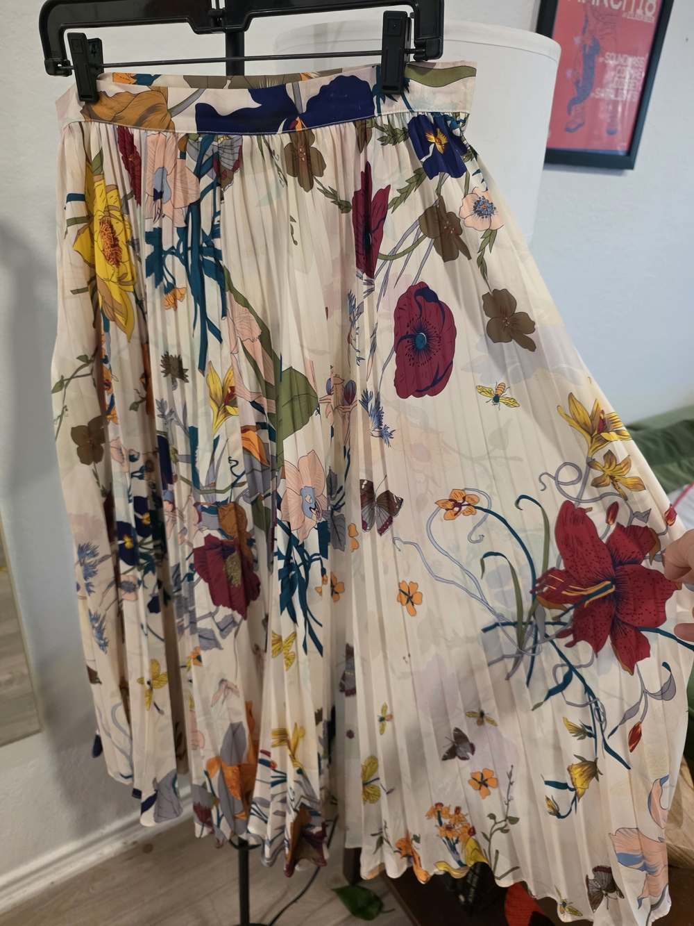 Chicwish Cream Floral Pleated Midi Skirt with Multicolor Blooms - Picture 4 of 7